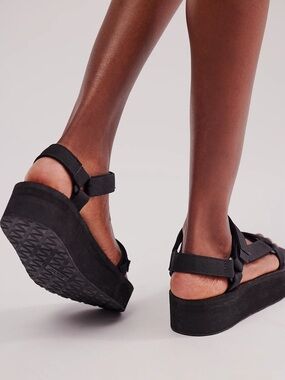 Teva Flatform Universal Sandal